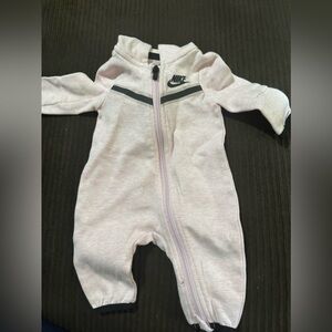 BABY PINK NIKE NEWBORN SWEATSUIT/ONESIE